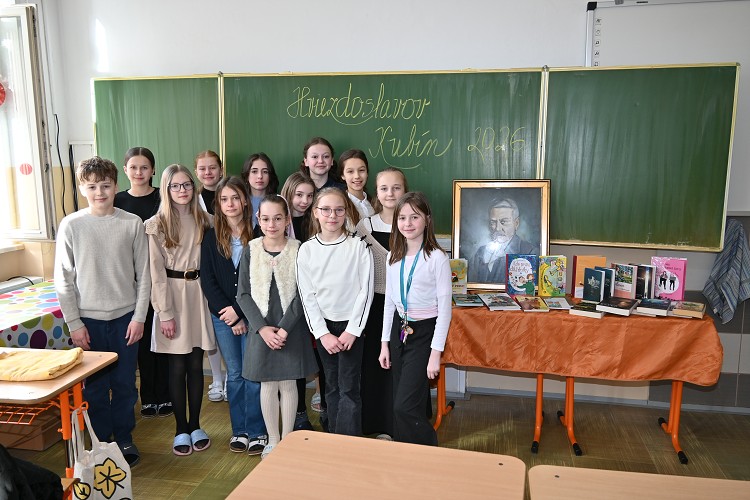 súťažiaci v poézii